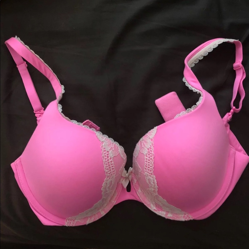 Victoria’s Secret 32DD pink padded bra